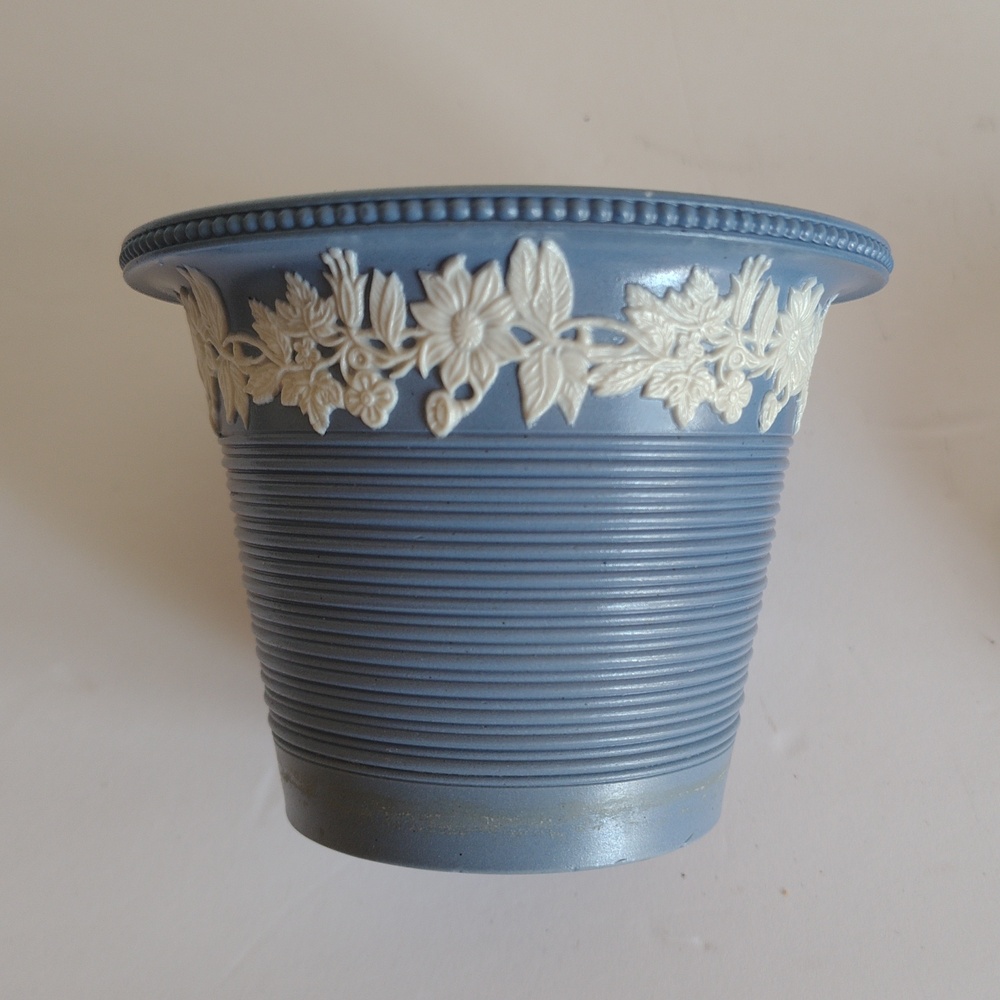 Wedgwood Jasperware Planter And Saucer Set 4 Inches Tall And 5 Inches Wide - Picture 7 of 8
